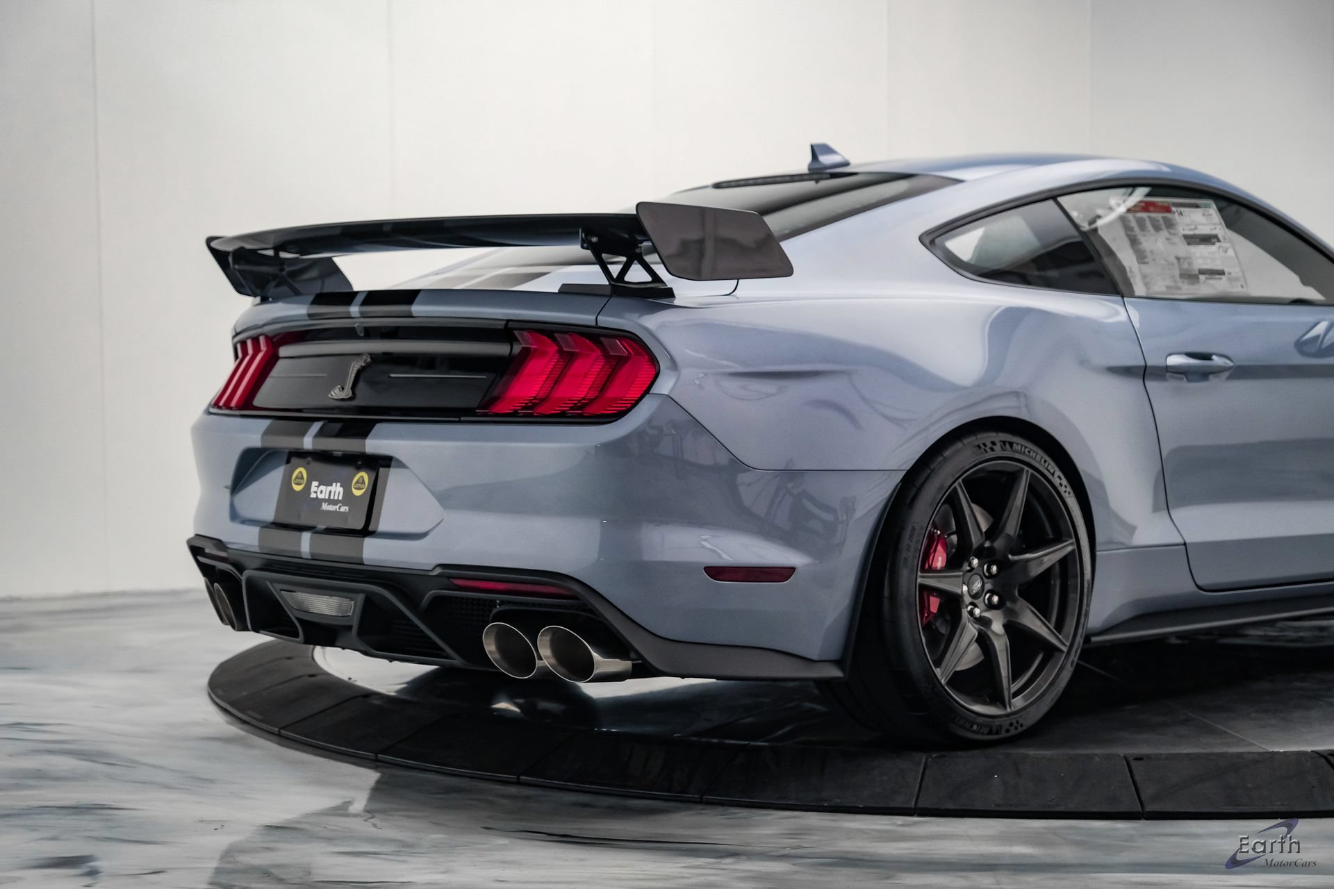 Used 2022 Ford Mustang Shelby GT500 w/ Carbon Fiber Track Pack RWD image 16