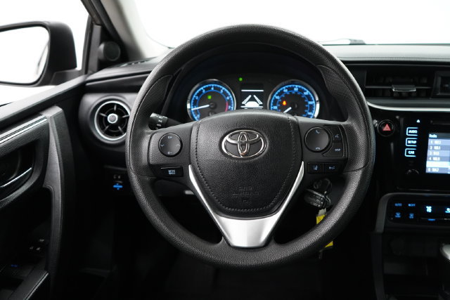 Used 2018 Toyota Corolla LE FWD image 15