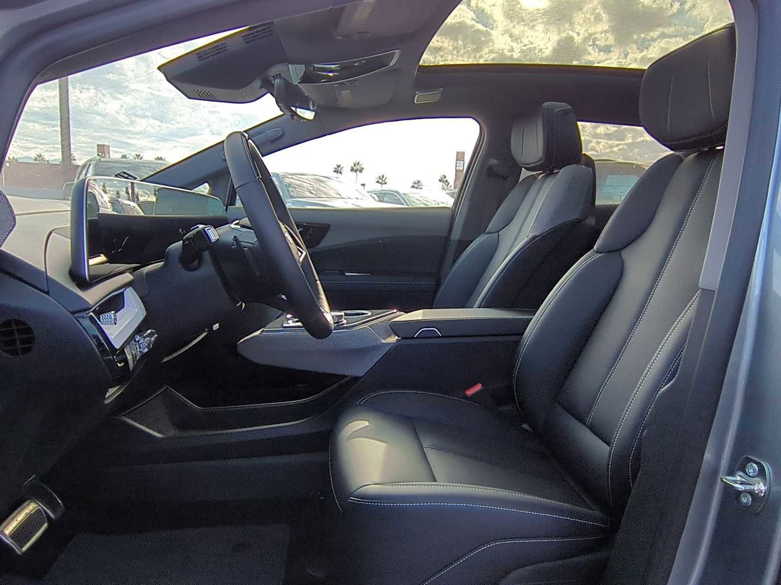 New 2025 Cadillac Optiq Luxury 1 image 23