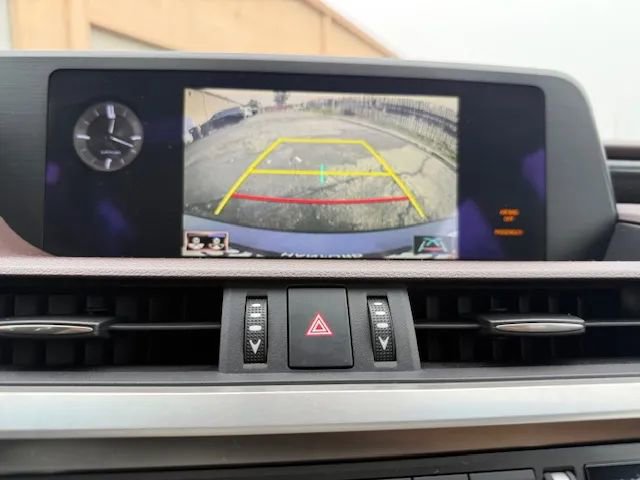 Used 2021 Lexus ES 300h w/ Accessory Package image 13