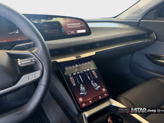 Used 2025 Lucid Air Pure RWD image 14