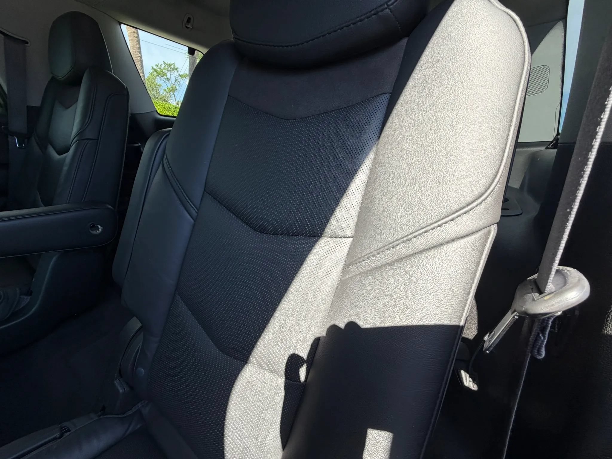 Used 2016 Cadillac Escalade Luxury RWD image 29