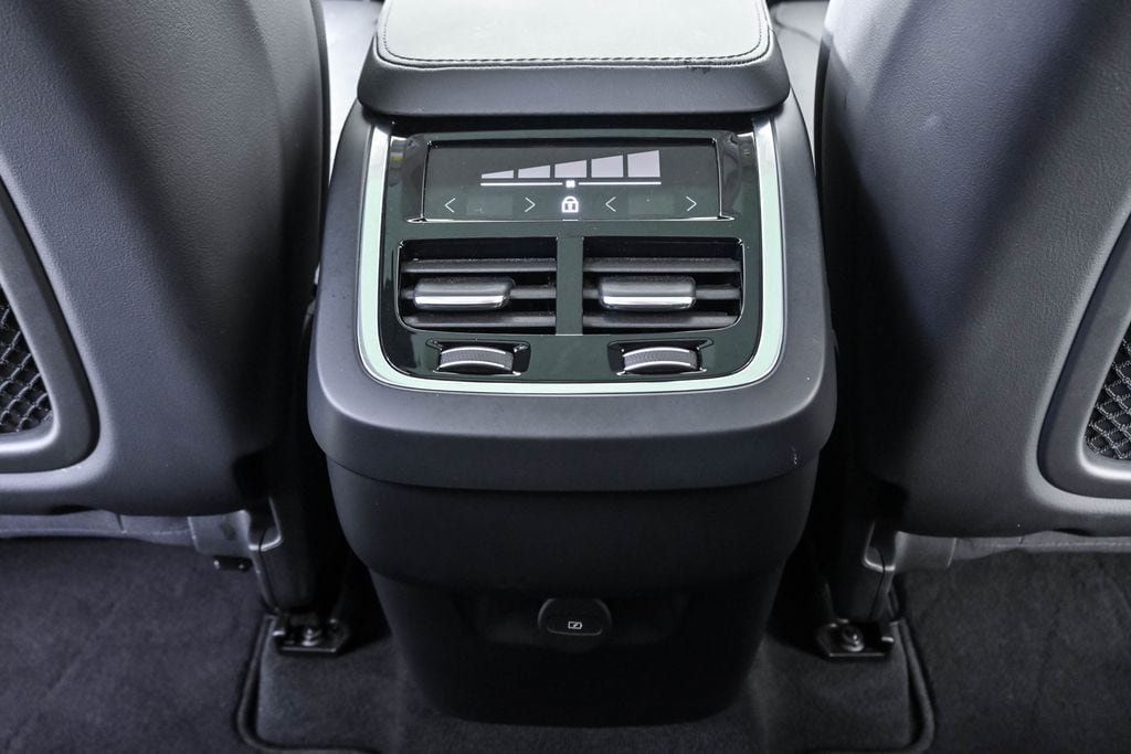 Certified 2025 Volvo XC90 B5 Core AWD/4WD image 21