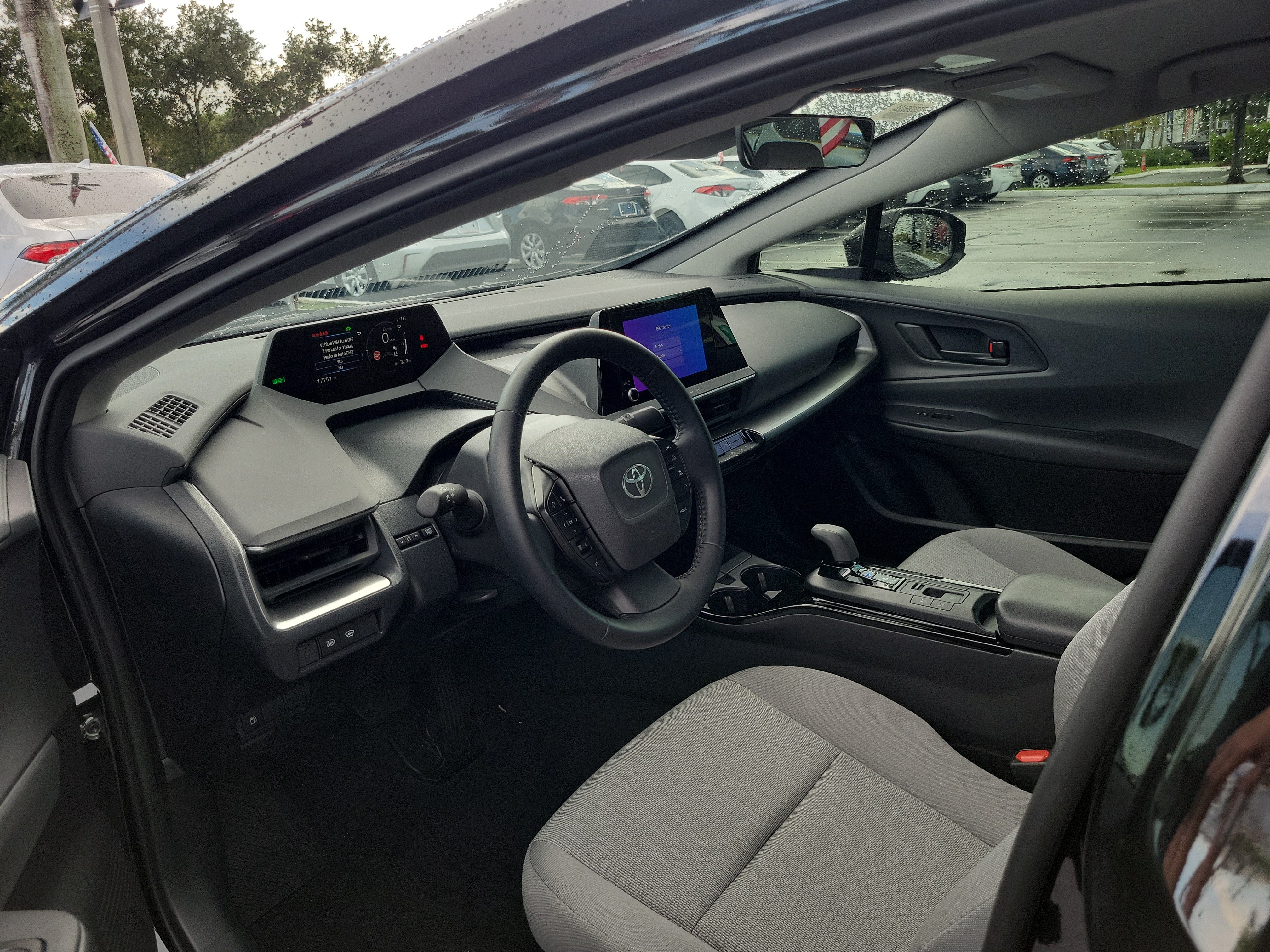 Used 2025 Toyota Prius LE FWD image 19