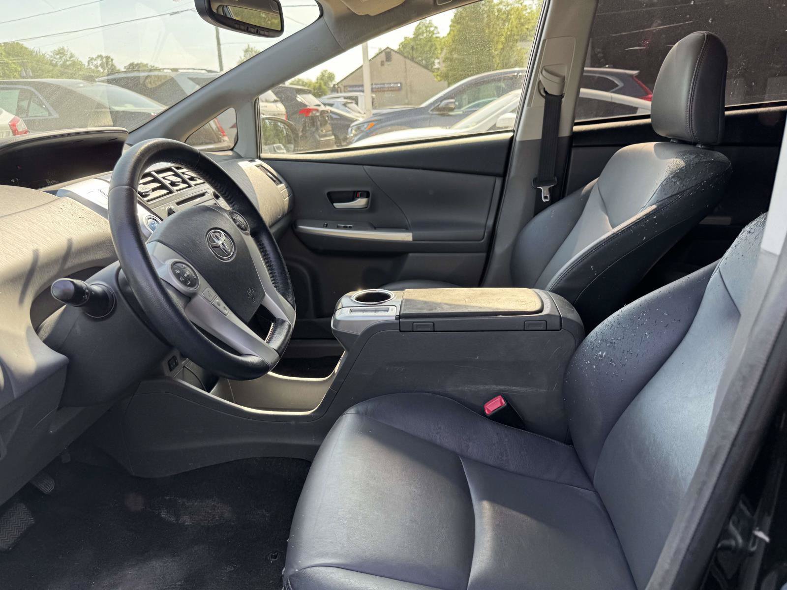 Used 2014 Toyota Prius V Five FWD image 13