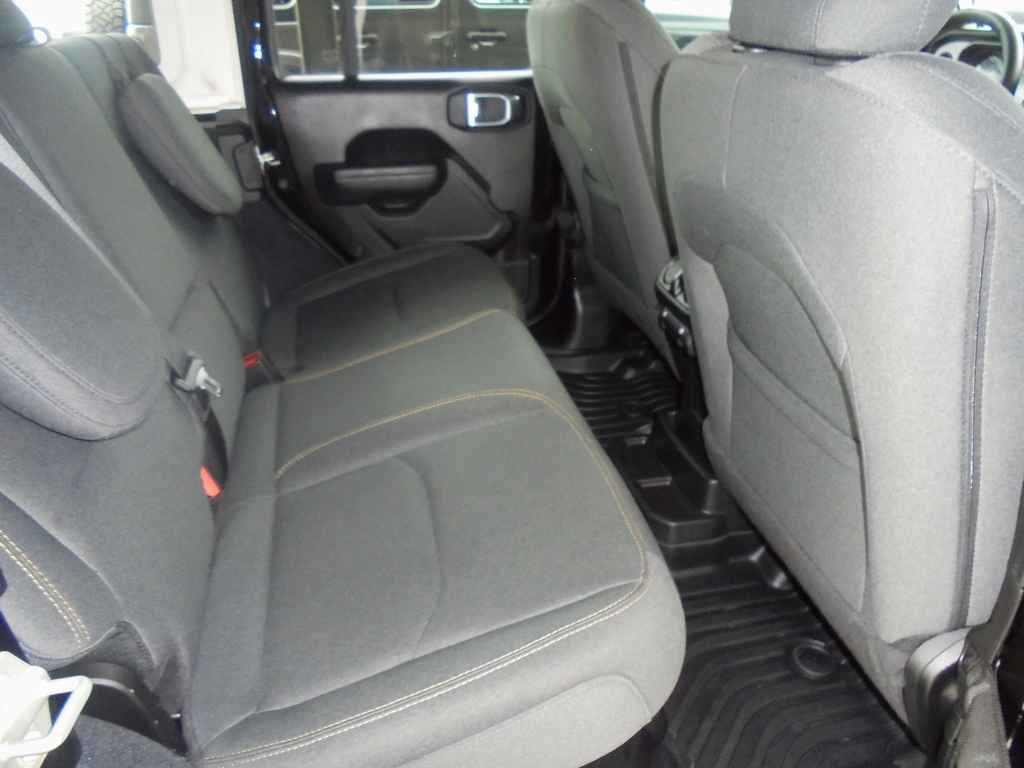 Used 2024 Jeep Wrangler Unlimited w/ Convenience Group AWD/4WD image 10
