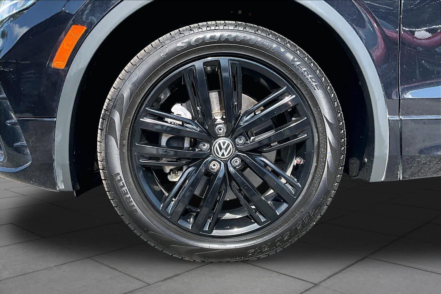 Used 2022 Volkswagen Tiguan SE R-Line FWD image 11