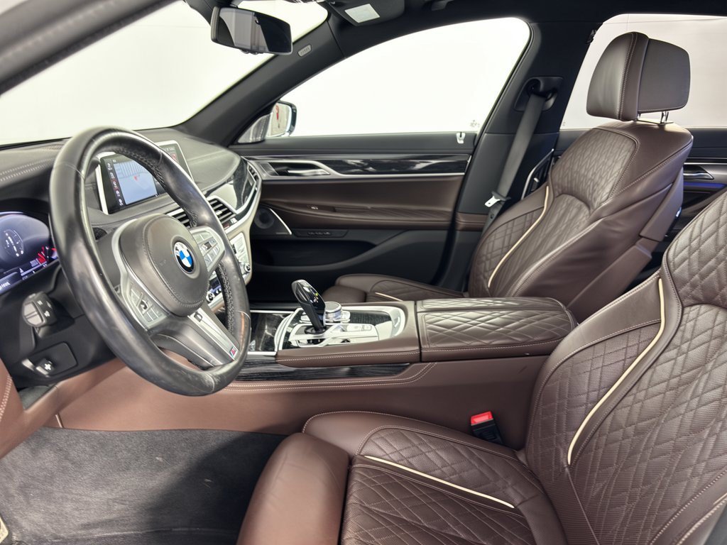 Used 2022 BMW 750i xDrive w/ Luxury Rear Seating Package AWD/4WD image 5