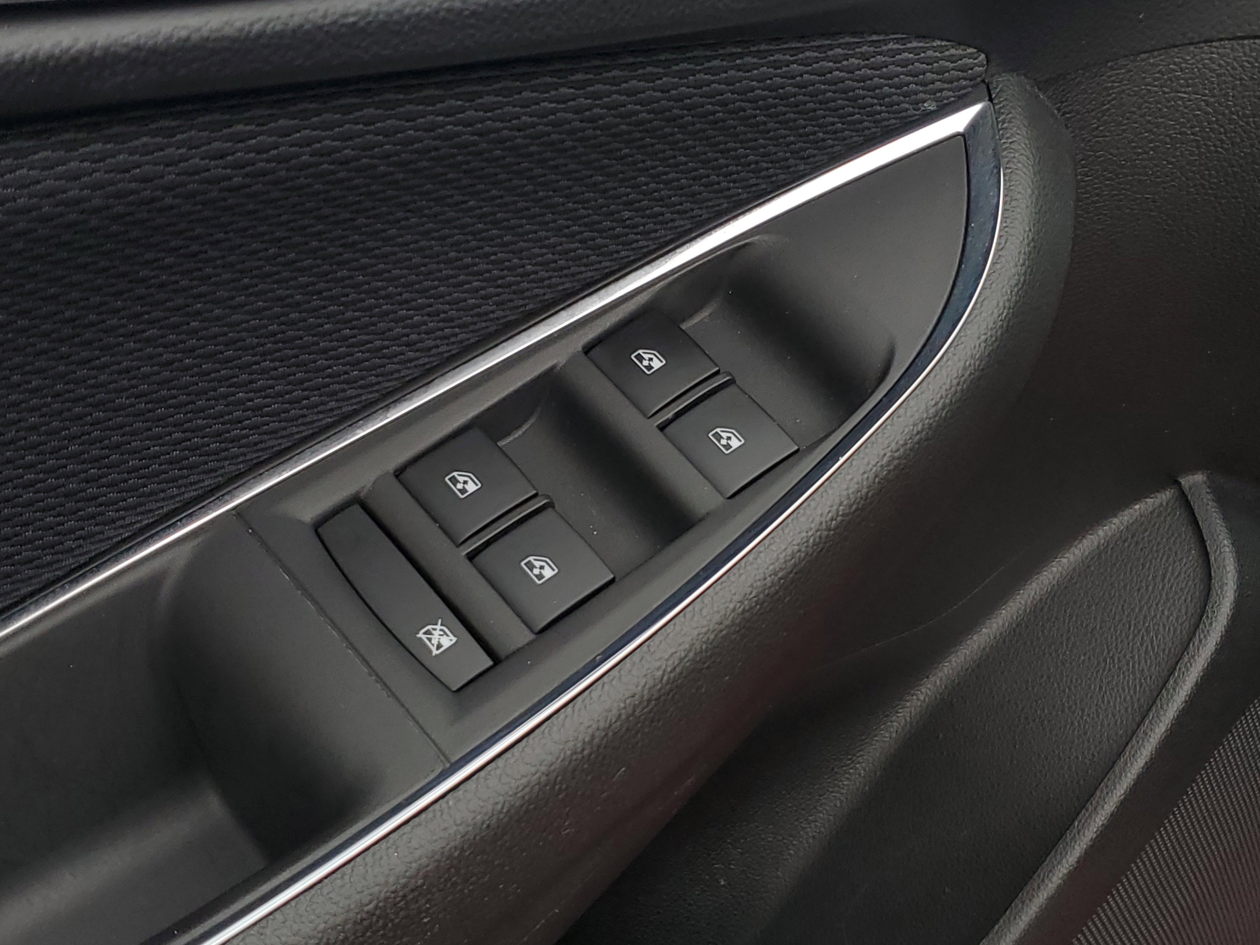 Used 2017 Chevrolet Cruze LT w/ Convenience Package image 16