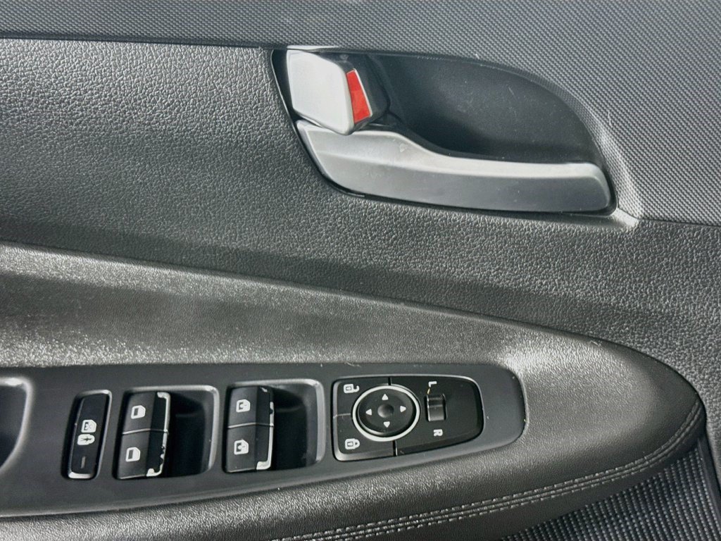 Used 2022 Hyundai Santa Fe SEL FWD image 23