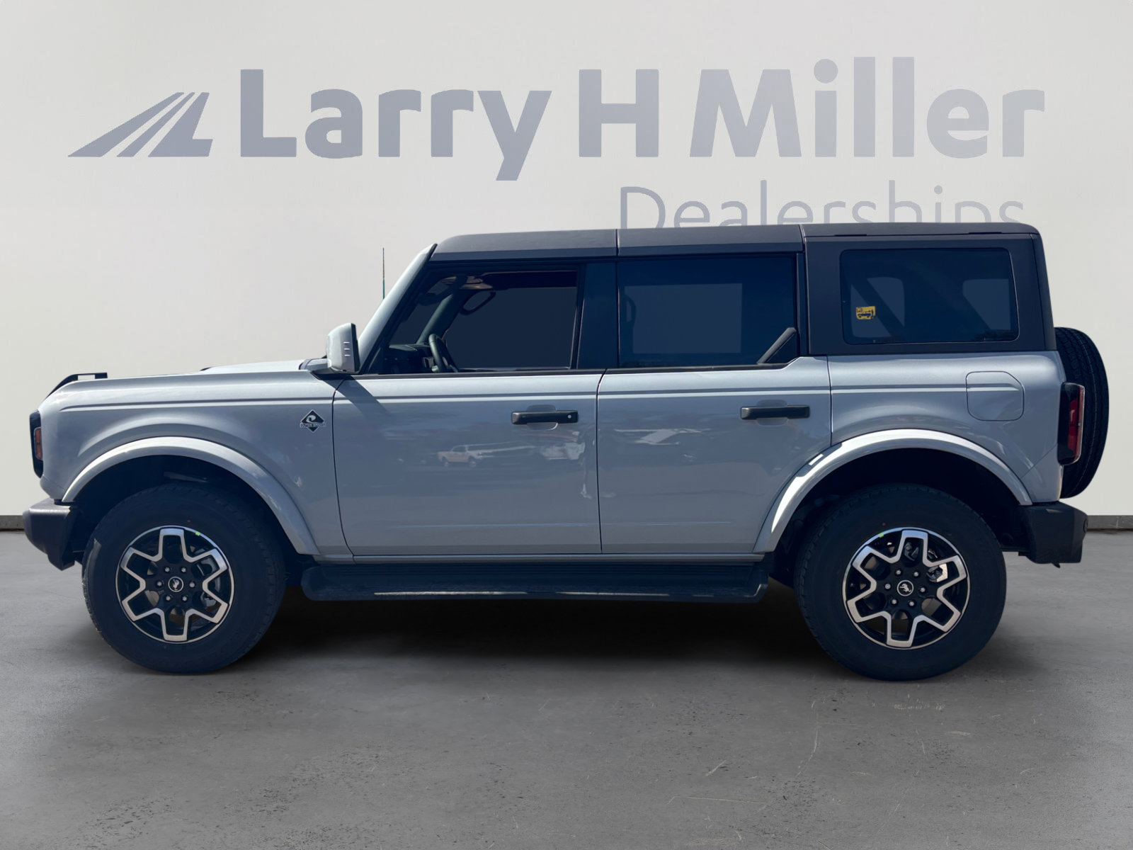 New 2026 Ford Bronco Outer Banks image 2