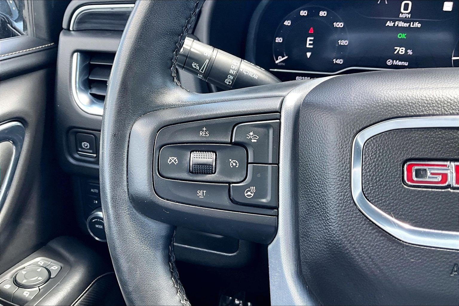 Used 2023 GMC Yukon XL SLT w/ SLT Premium Package AWD/4WD image 18
