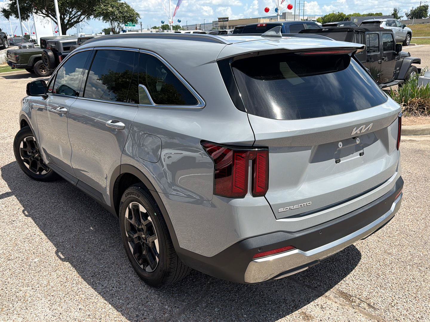 Used 2024 Kia Sorento S w/ Panoramic Sunroof Package FWD image 5