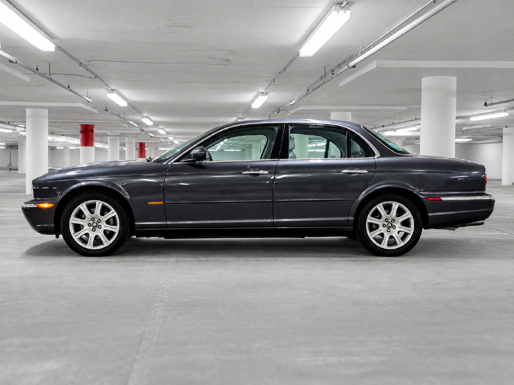Used 2004 Jaguar XJ8 RWD image 14