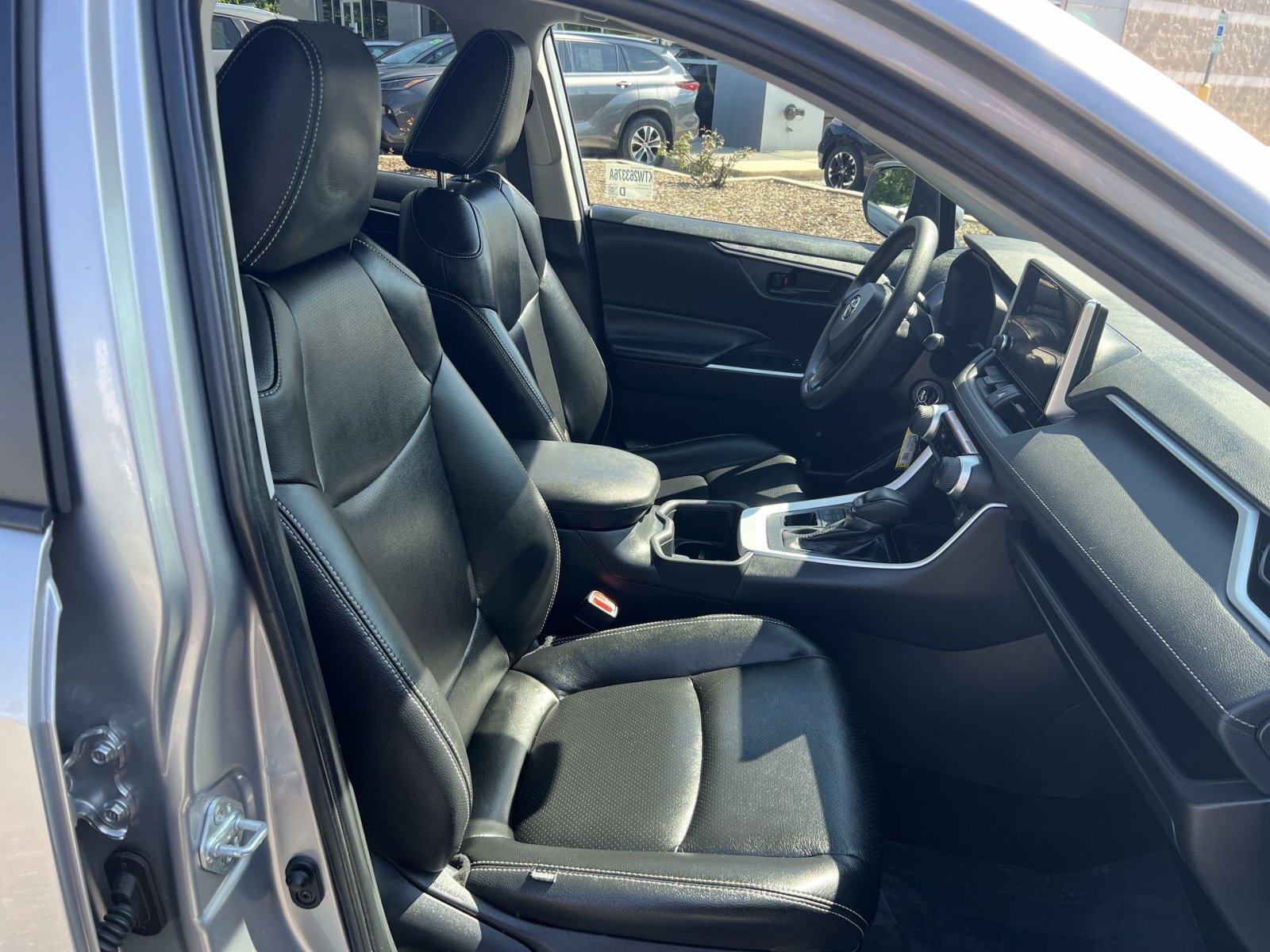 Used 2024 Toyota RAV4 LE AWD/4WD image 32
