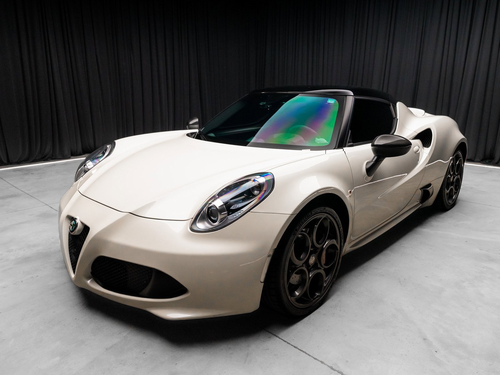 Used 2015 Alfa Romeo 4C Coupe w/ Leather Interior Group image 9
