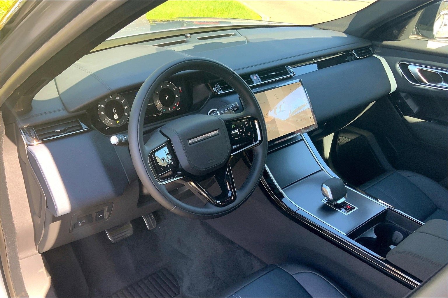 New 2026 Land Rover Range Rover Velar Dynamic SE image 8