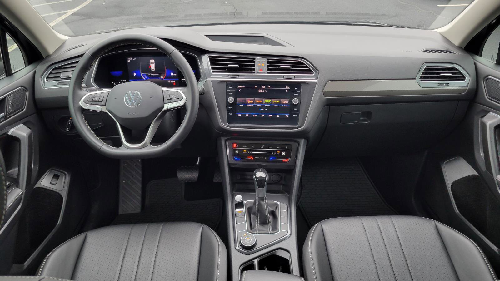 Used 2022 Volkswagen Tiguan SE w/ Panoramic Sunroof Package image 29