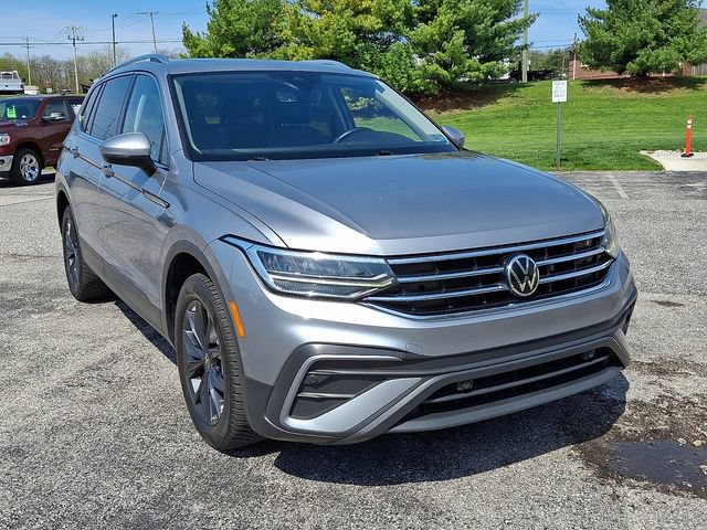 Used 2022 Volkswagen Tiguan SE AWD/4WD image 2