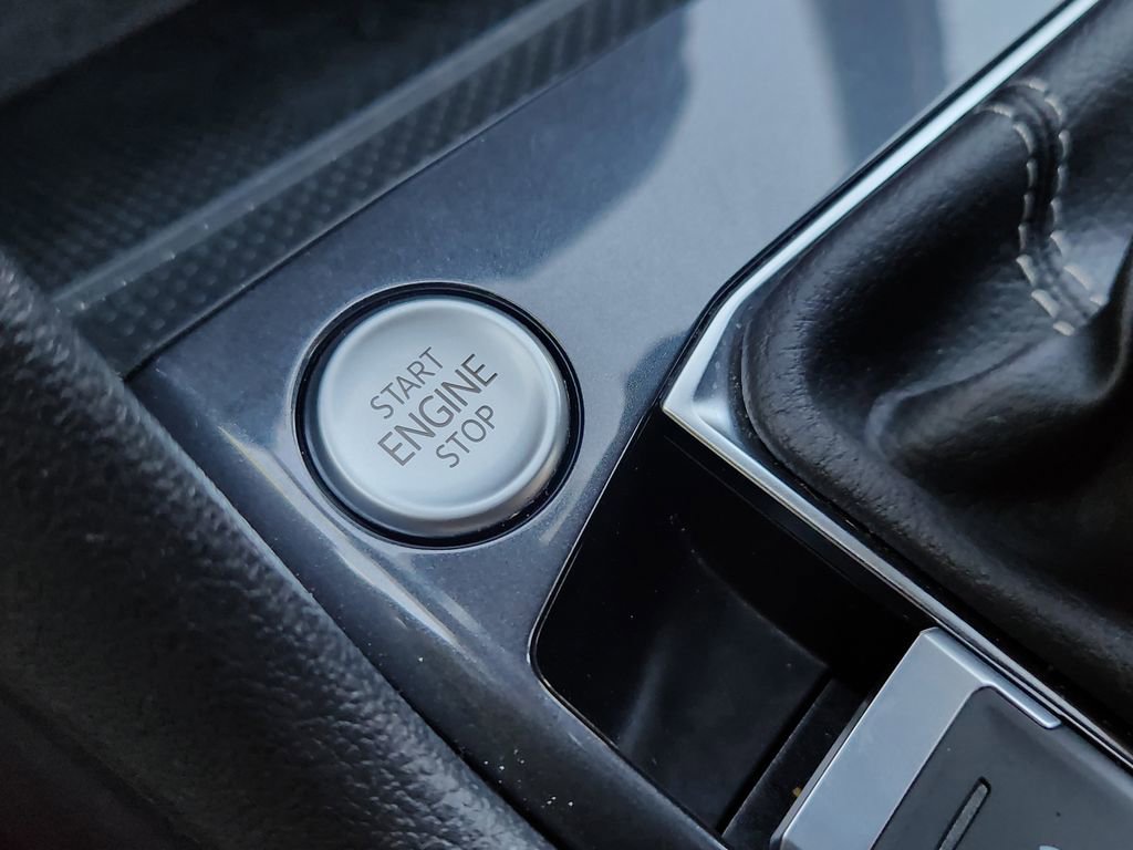 Used 2024 Volkswagen Tiguan SE image 15