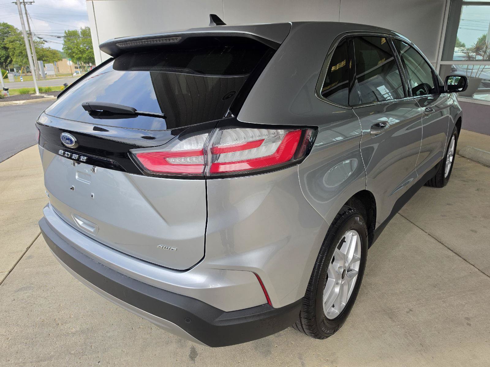 Used 2023 Ford Edge SEL AWD/4WD image 6