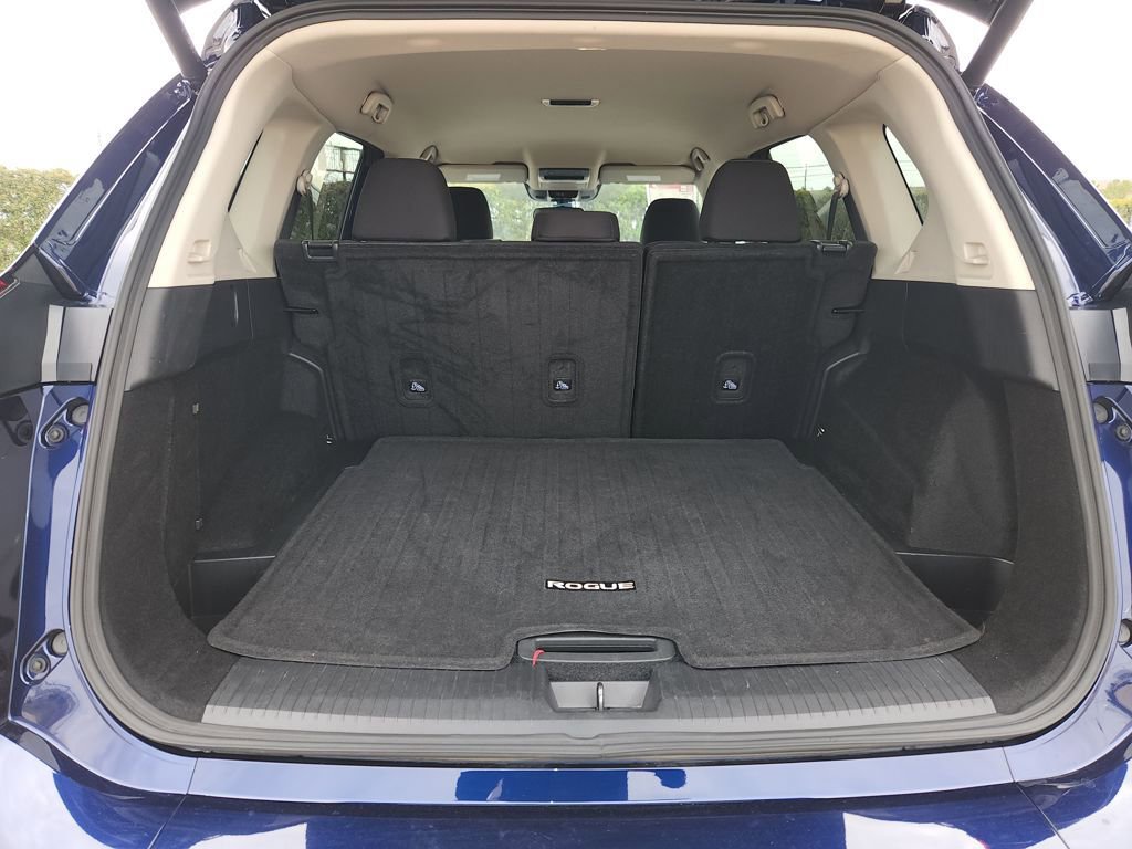 Used 2025 Nissan Rogue SV AWD/4WD image 13