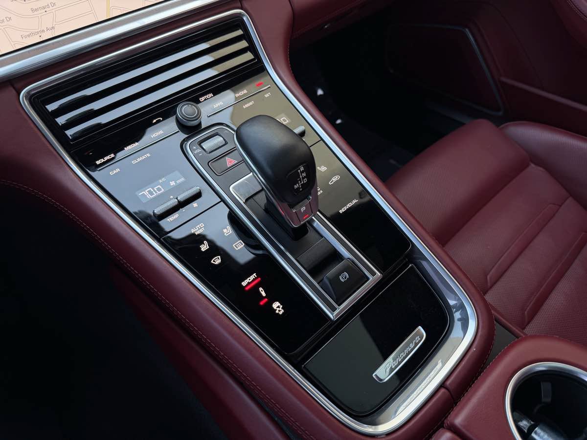 Used 2018 Porsche Panamera image 17