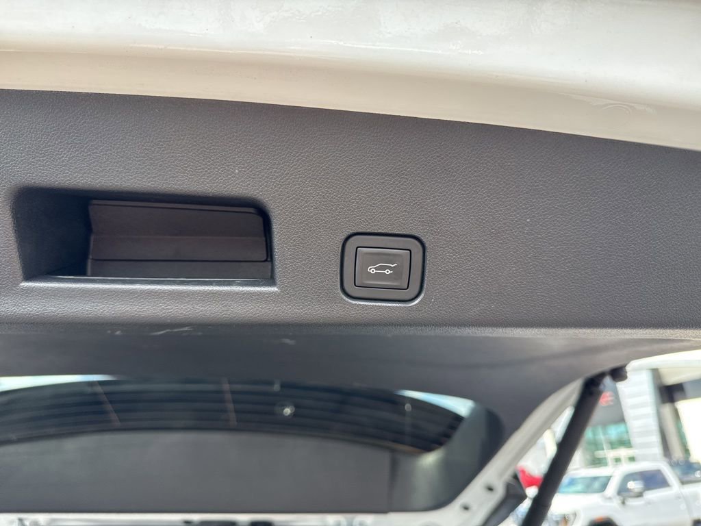 Used 2025 GMC Acadia Elevation FWD image 30