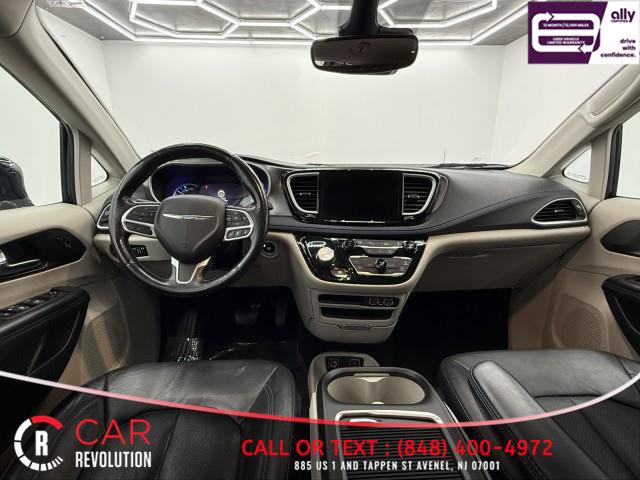Used 2021 Chrysler Pacifica Touring-L image 16
