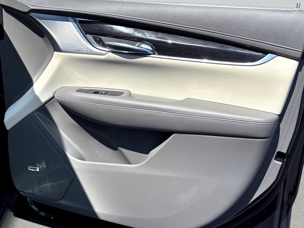 Used 2022 Cadillac XT6 Premium Luxury AWD/4WD image 11
