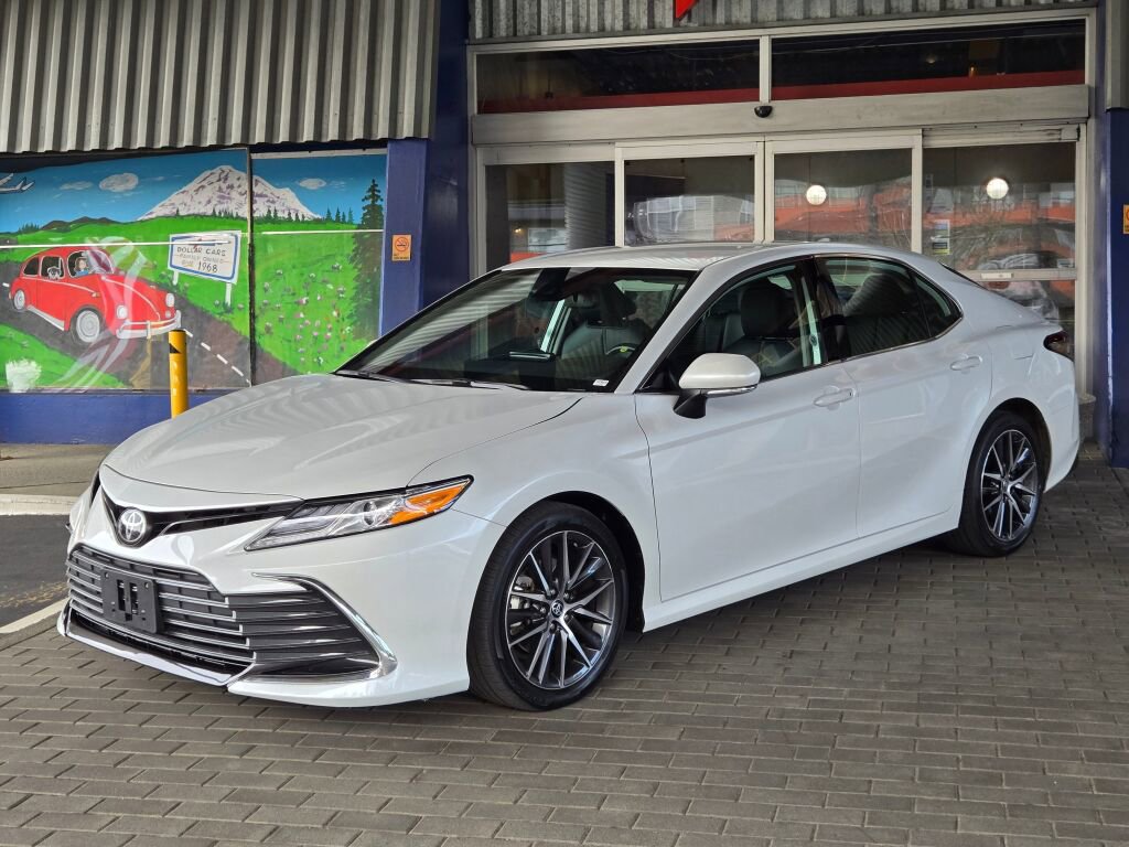 Used 2024 Toyota Camry XLE w/ Cold Weather Package FWD image 1