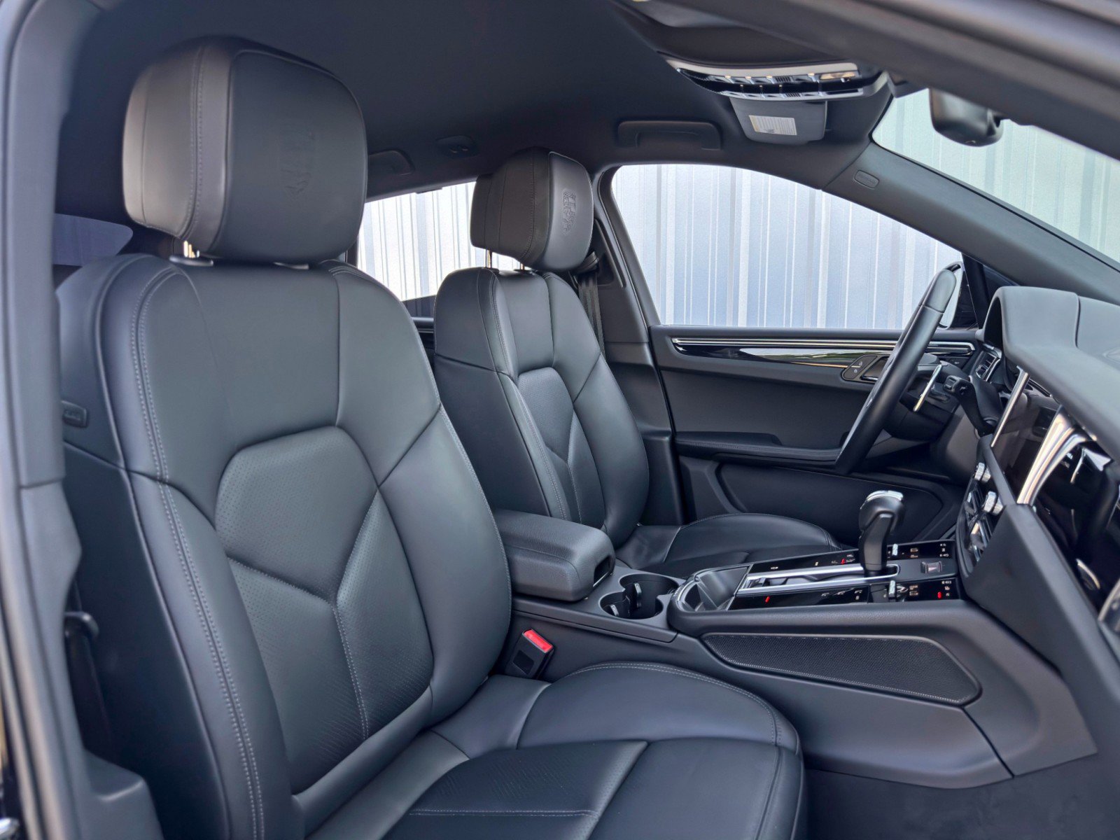 Used 2024 Porsche Macan image 35