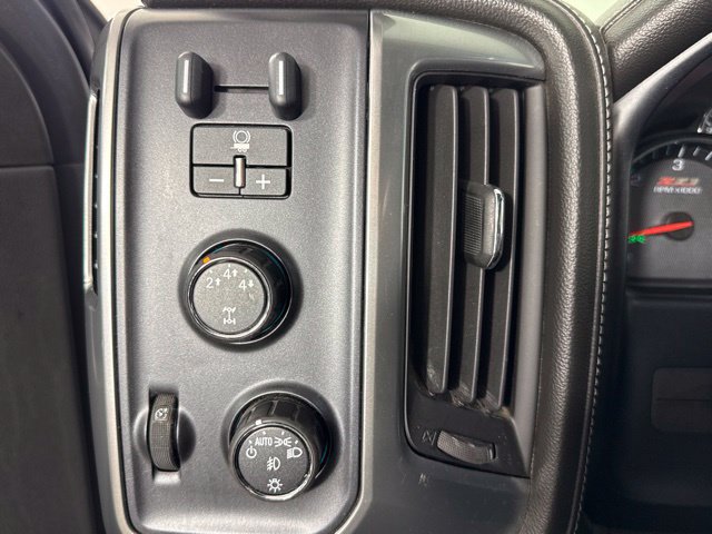 Used 2015 Chevrolet Silverado 2500 LTZ AWD/4WD image 21