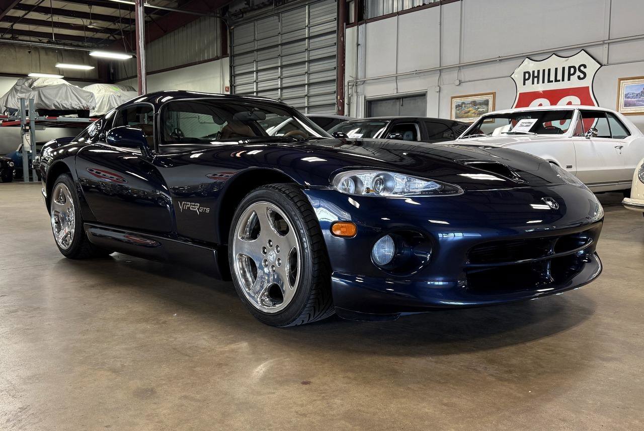 Used 2001 Dodge Viper GTS RWD image 2