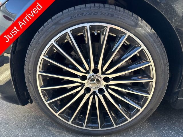 Used 2025 Mercedes-Benz C 300 Sedan image 13