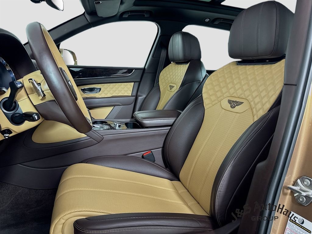 Used 2021 Bentley Bentayga AWD/4WD image 11