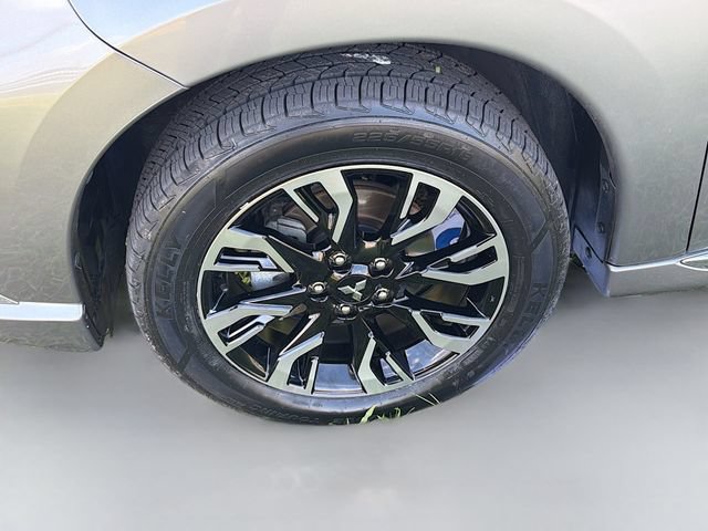 Used 2018 Mitsubishi Outlander SEL AWD/4WD image 34