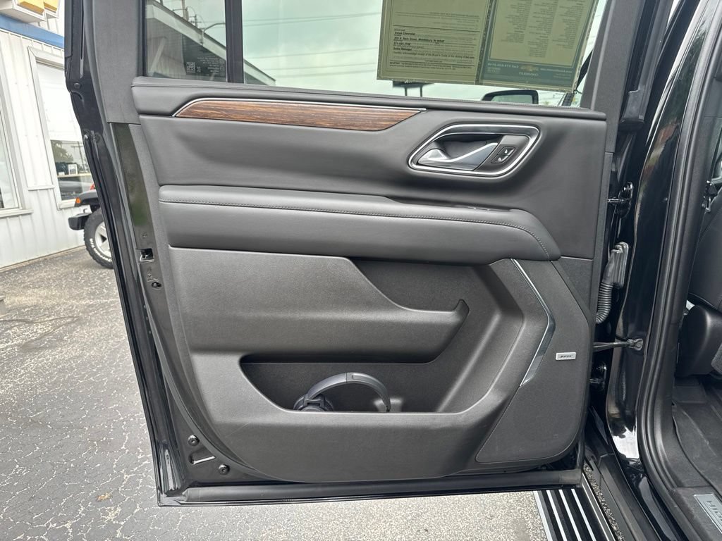 Used 2023 Chevrolet Suburban High Country w/ LPO, Illumination Package AWD/4WD image 16