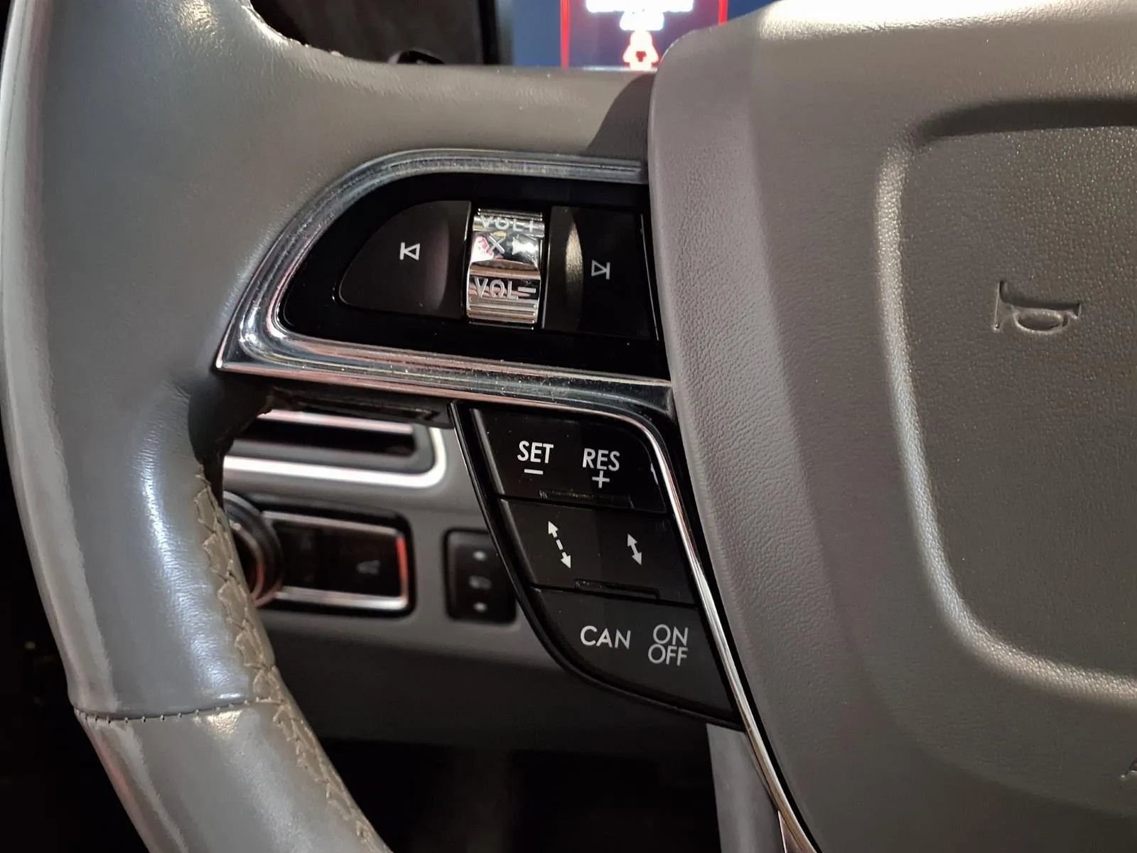 Used 2019 Lincoln Navigator L Reserve image 35