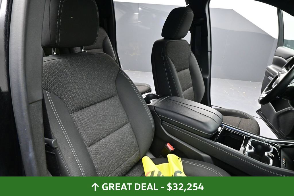Used 2024 Chevrolet Traverse LT FWD image 32