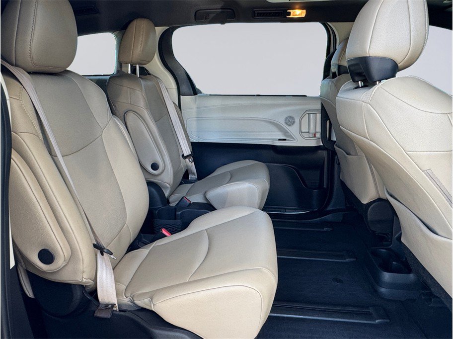 Used 2021 Toyota Sienna XLE w/ XLE Plus Package FWD image 26