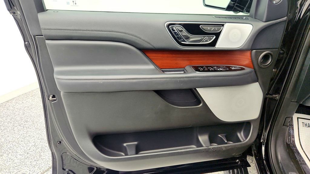 Used 2023 Lincoln Navigator Reserve AWD/4WD image 11