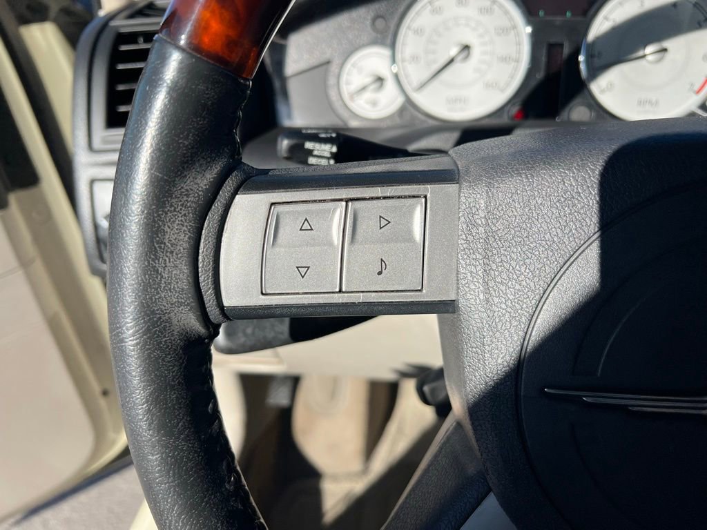 Used 2006 Chrysler 300 C w/ Protection Group II image 41