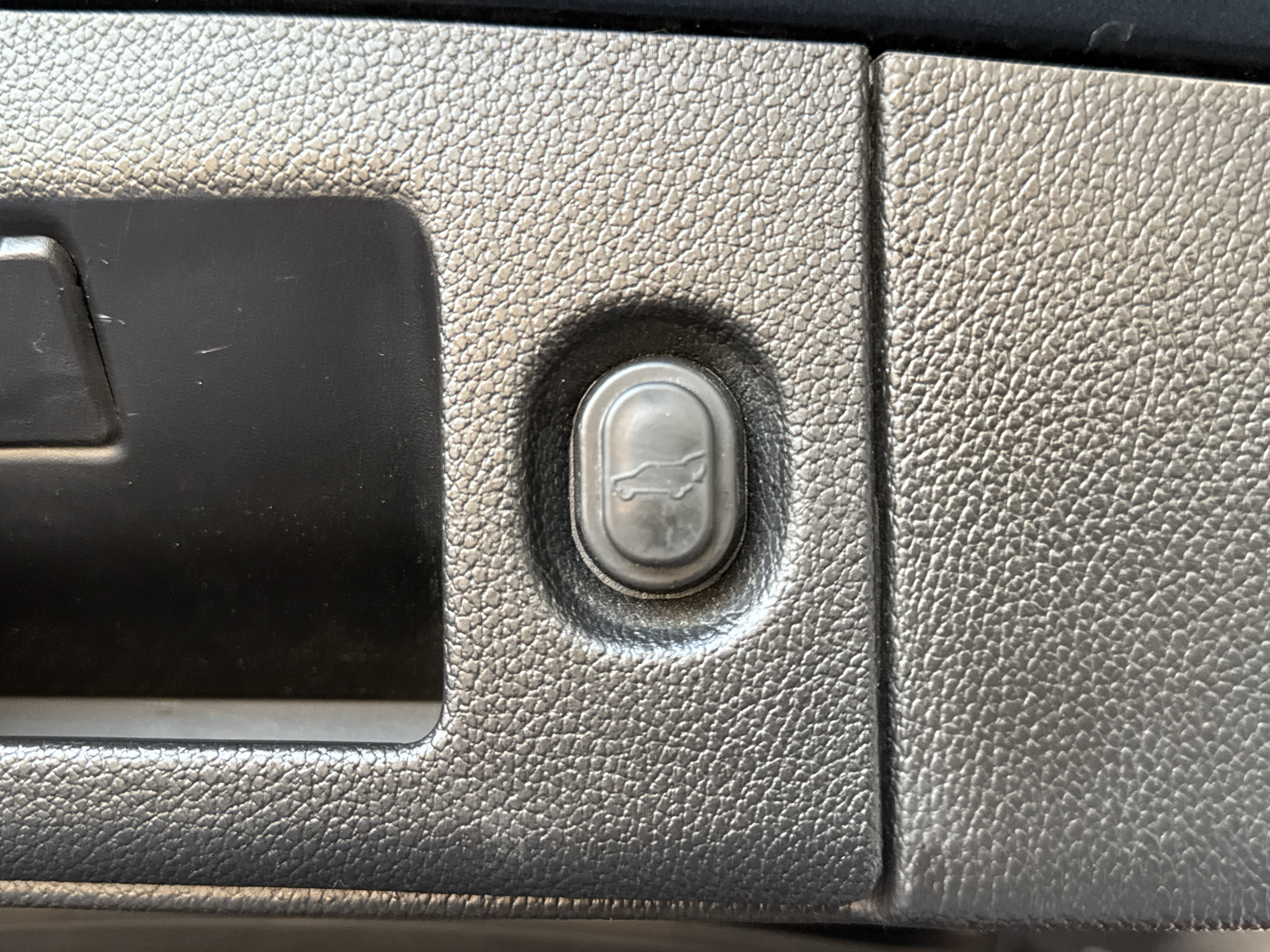 Used 2020 Chevrolet Suburban Premier AWD/4WD image 24
