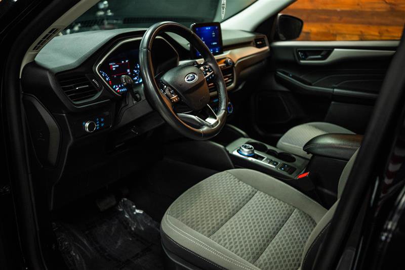 Used 2022 Ford Escape SE w/ Cold Weather Package image 8