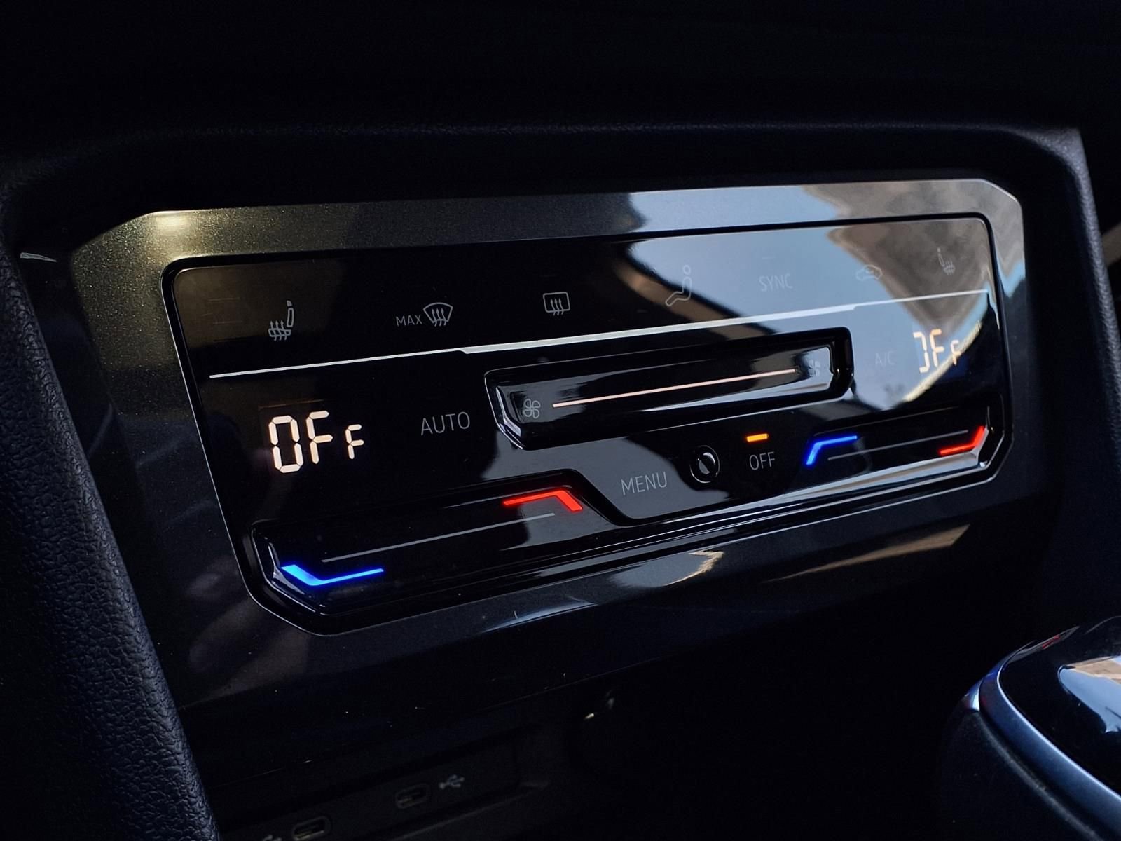 Certified 2023 Volkswagen Tiguan SE R-Line image 10