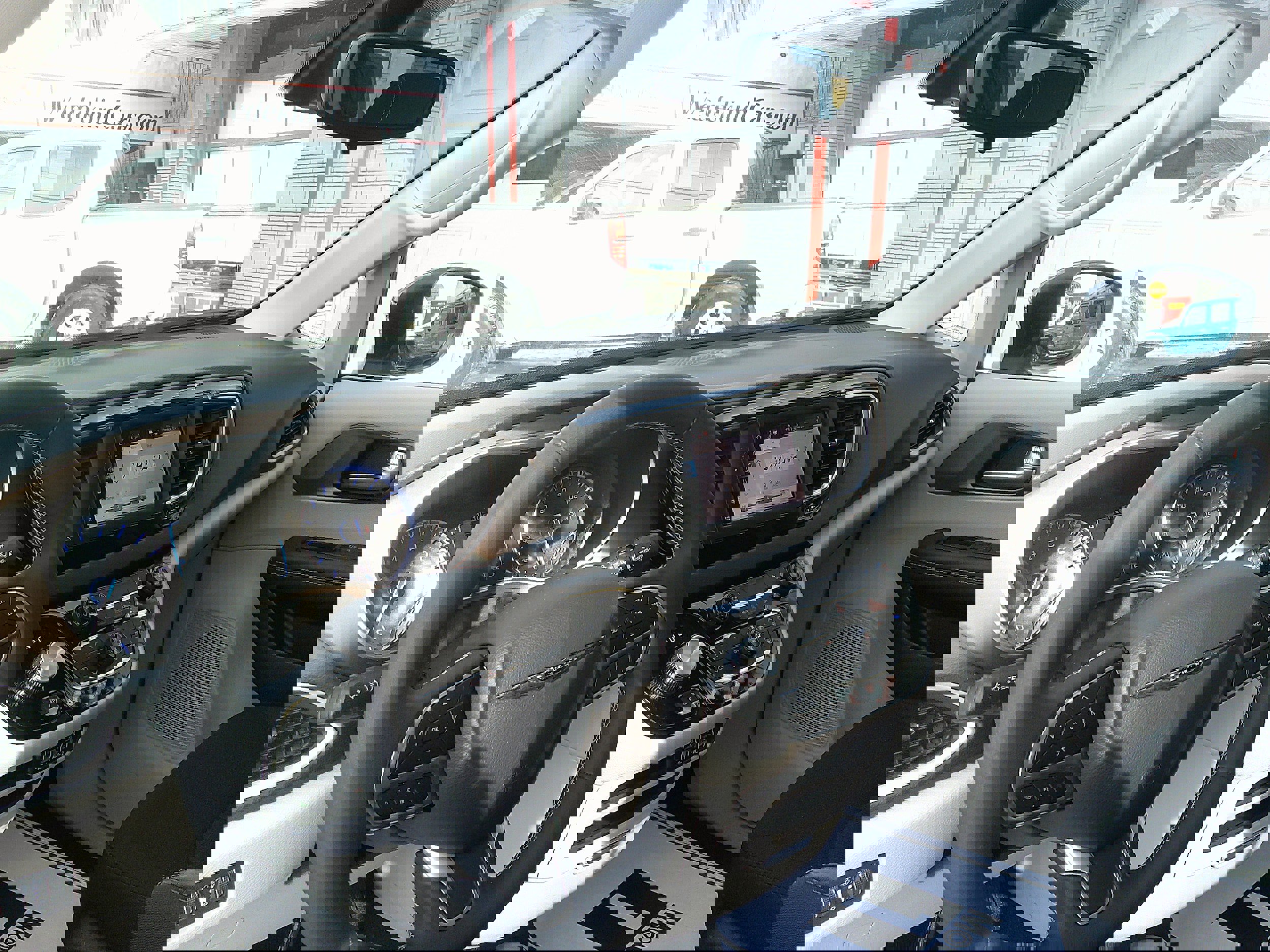 Used 2024 Chrysler Voyager LX image 20