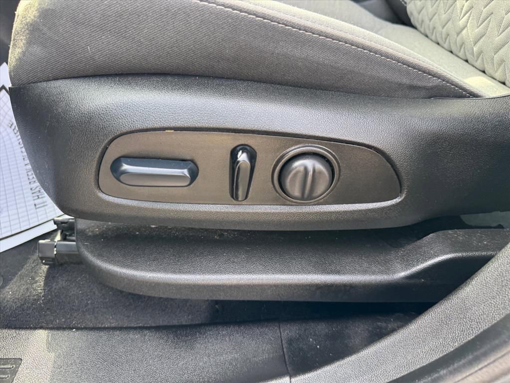 Used 2023 Chevrolet Equinox LS image 14