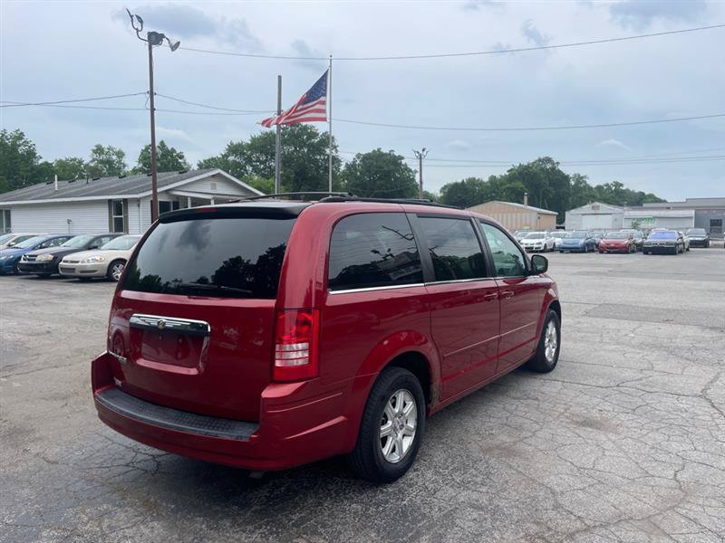 Used 2008 Chrysler Town & Country Touring FWD image 5