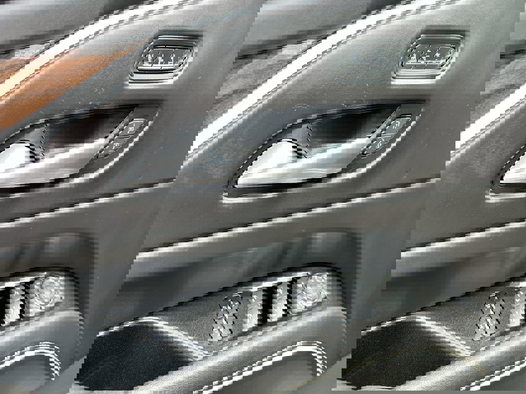 Used 2023 Cadillac Escalade Sport Platinum w/ LPO, ONYX Package image 13